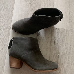 TOMS Womens Leila Gray Suede Ankle Boots Size W 7.5